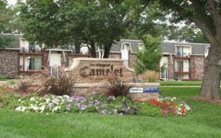 105pdf/CamelotVillageOmaha320x200.JPG