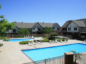 106PDF/Thomasville_Apartments_Omaha_NE_pool.jpg